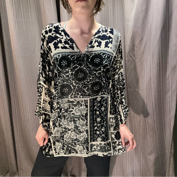 Johnny Was velvet tunic top cream and navy // small - Picture 13 of 15